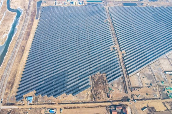 全球足跡 | 鹽堿地上的“經(jīng)濟秘鑰”！陽光能源首個鹽光互補供貨項目